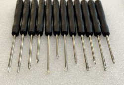 Zestaw narzędzi do naprawy telefonów, tabletów, urządzeń skanujących i innych urządzeń - 18szt.